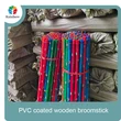 مقبض مكنسة خشبية مطلية بـ PVC من الصين، عصي ممسحة منزلية خشبية من الأوكالبتوس