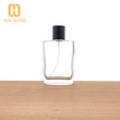 Frasco de vidrio de perfume cuadrado plano de 100 ml con tapa negra en relieve