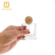 Frasco de perfume de vidrio cuadrado de 30 ml, 50 ml, 100 ml con tapa redonda de madera