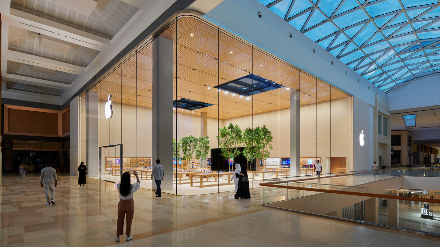 All-new Apple Yas Mall now open in Abu Dhabi
