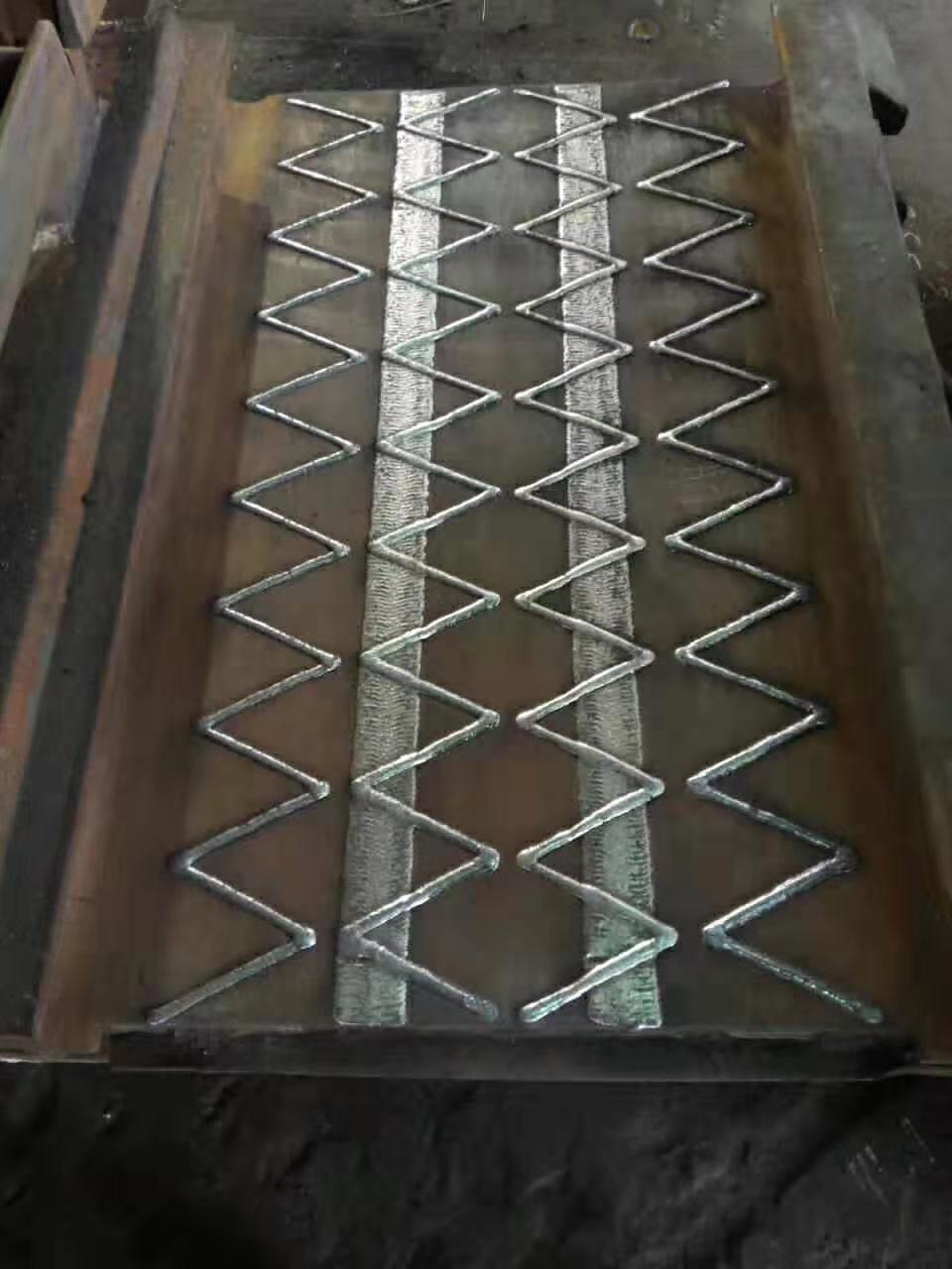 刮板堆焊-刮板修复-中部槽堆焊修复.jpg