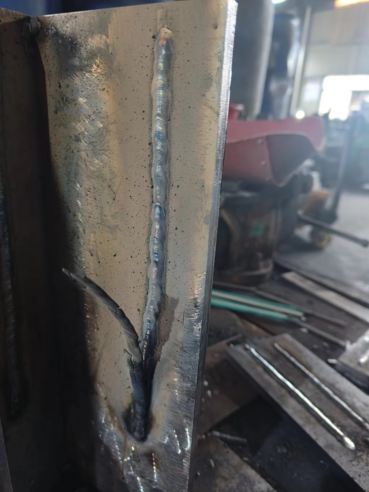 Vertical down position weld bead of E6013 Green 1.jpg