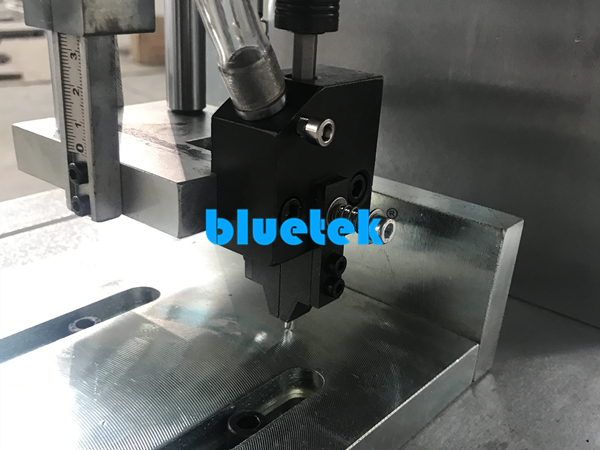 Máquina de fijación de tornillos de PVC