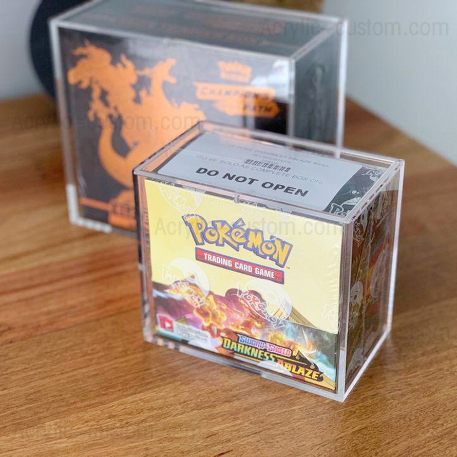 Boîte de propulseur de Pokemon acrylique transparente de vente chaude avec la conception de couvercle magnétique