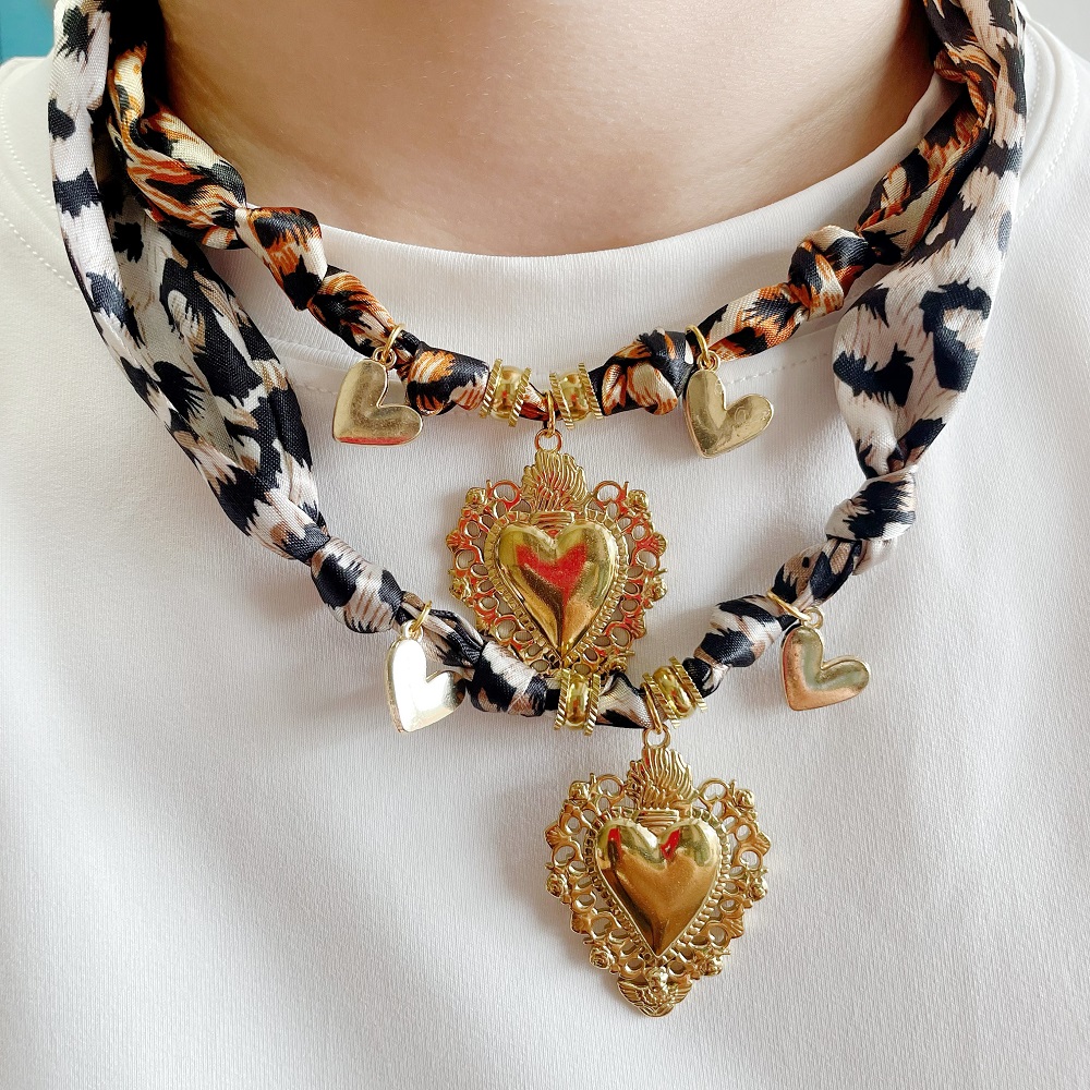 Collar de bufanda de moda con colgante de corazón grande de acero inoxidable