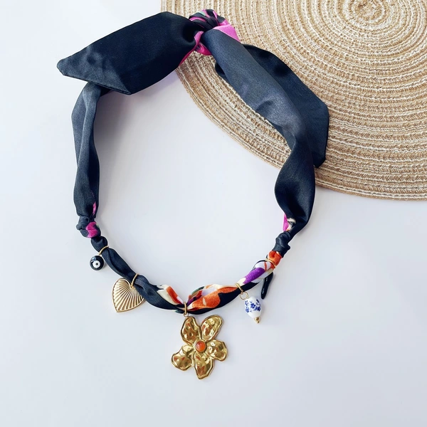 foulard bandana ras du cou pour femme avec fleur, perles et breloques, collier réglable