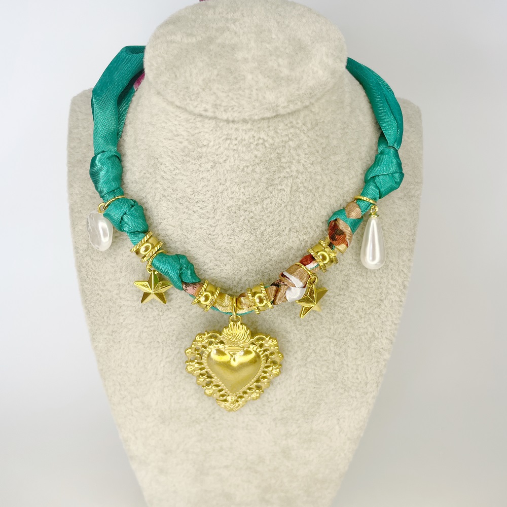 Collier bandana ras du cou avec cœur, breloques en perles, cadeau de bijoux pour elle, collier bandana à ruban réglable