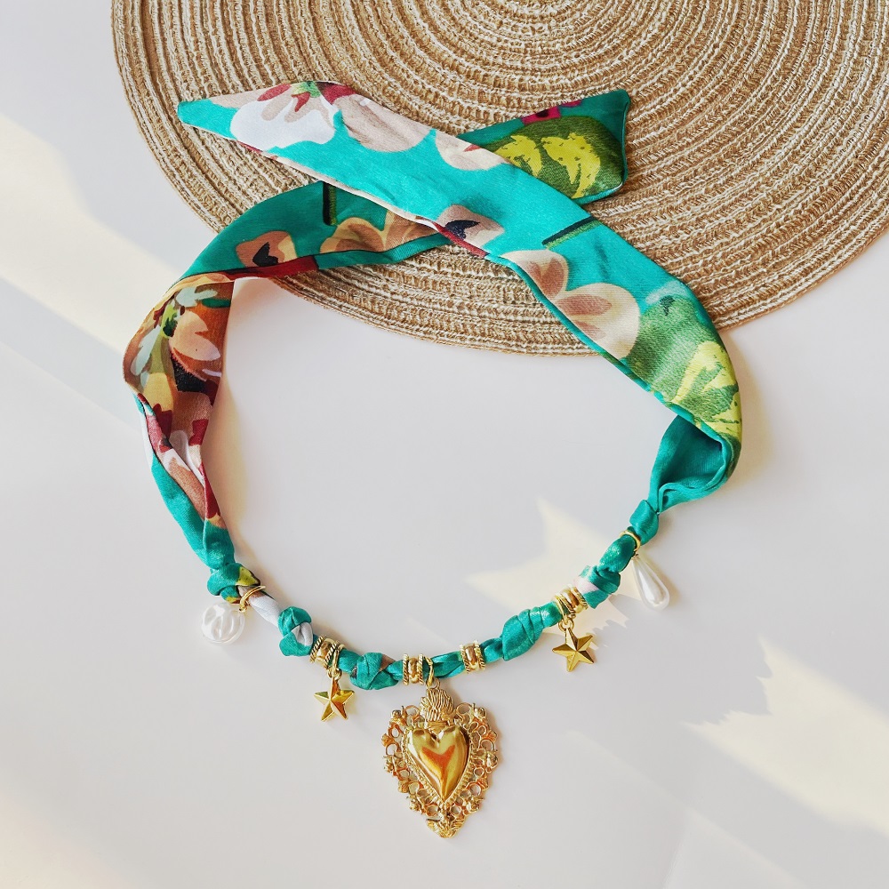 Collier bandana ras du cou avec cœur, breloques en perles, cadeau de bijoux pour elle, collier bandana à ruban réglable