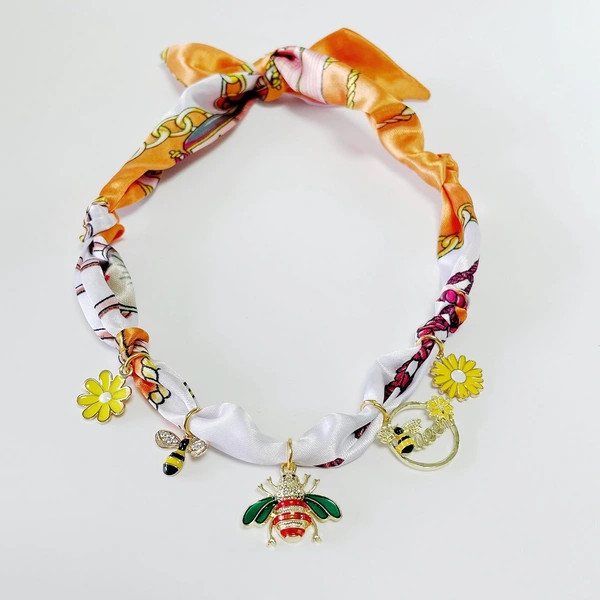 Scarf Necklace Featuring Bee Charms Fashion Scarf Pendant for Women Autumn-Themed Accessory Gift