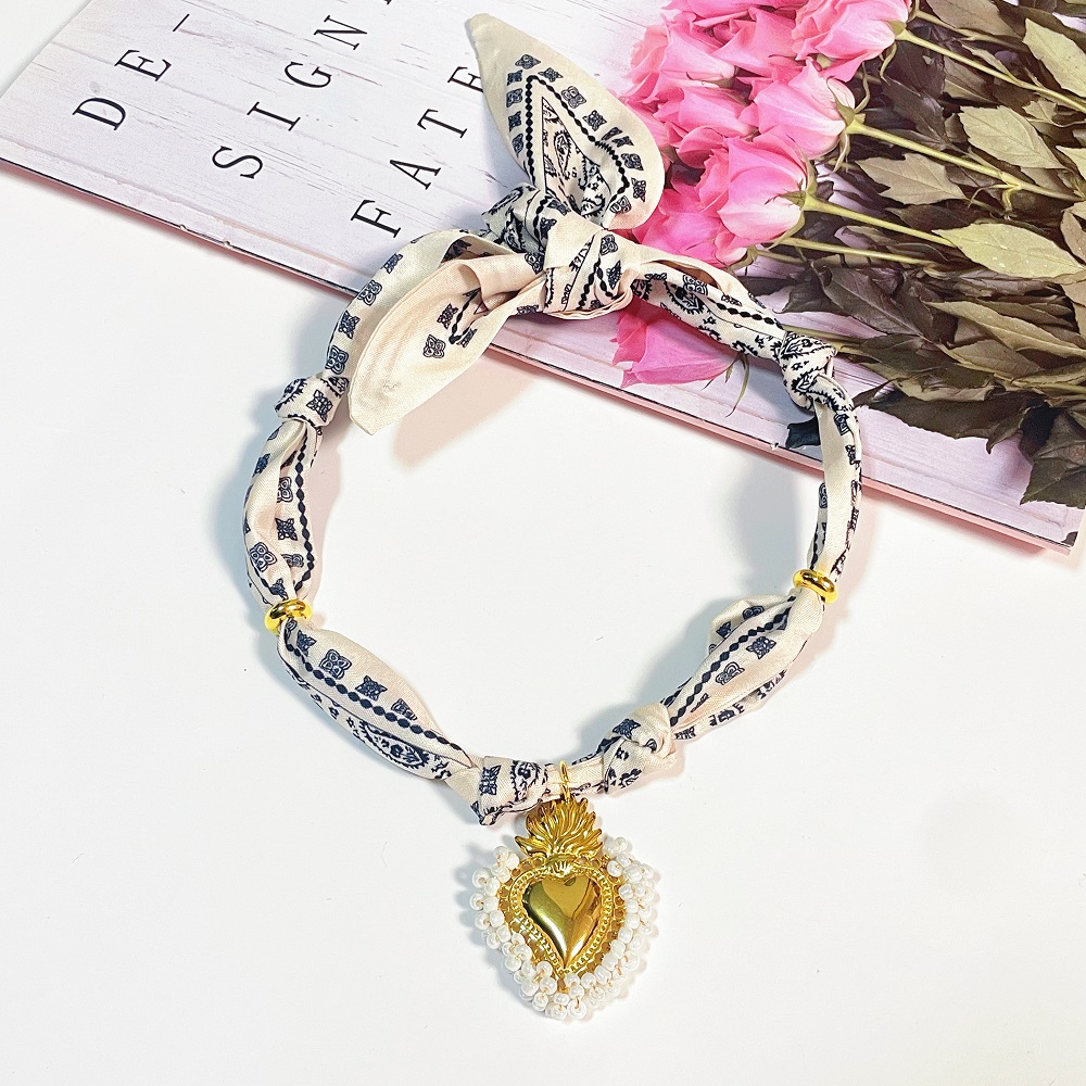 Beige Floral Scarf Necklace with Shiny and Colorful Resin Beaded Heart Pendant Vintage Stackable Jewelry