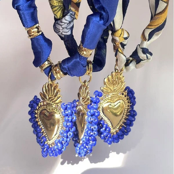 Navy Resin Heart Scarf Necklace with Shiny and Colorful Resin Beaded Heart Pendant Vintage Stackable Jewelry