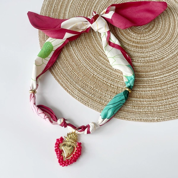 Pink Strawberry | Khaki Smile  Resin Heart Scarf Necklace with Shiny and Colorful Resin Beaded Heart Pendant Vintage Stackable Jewelry