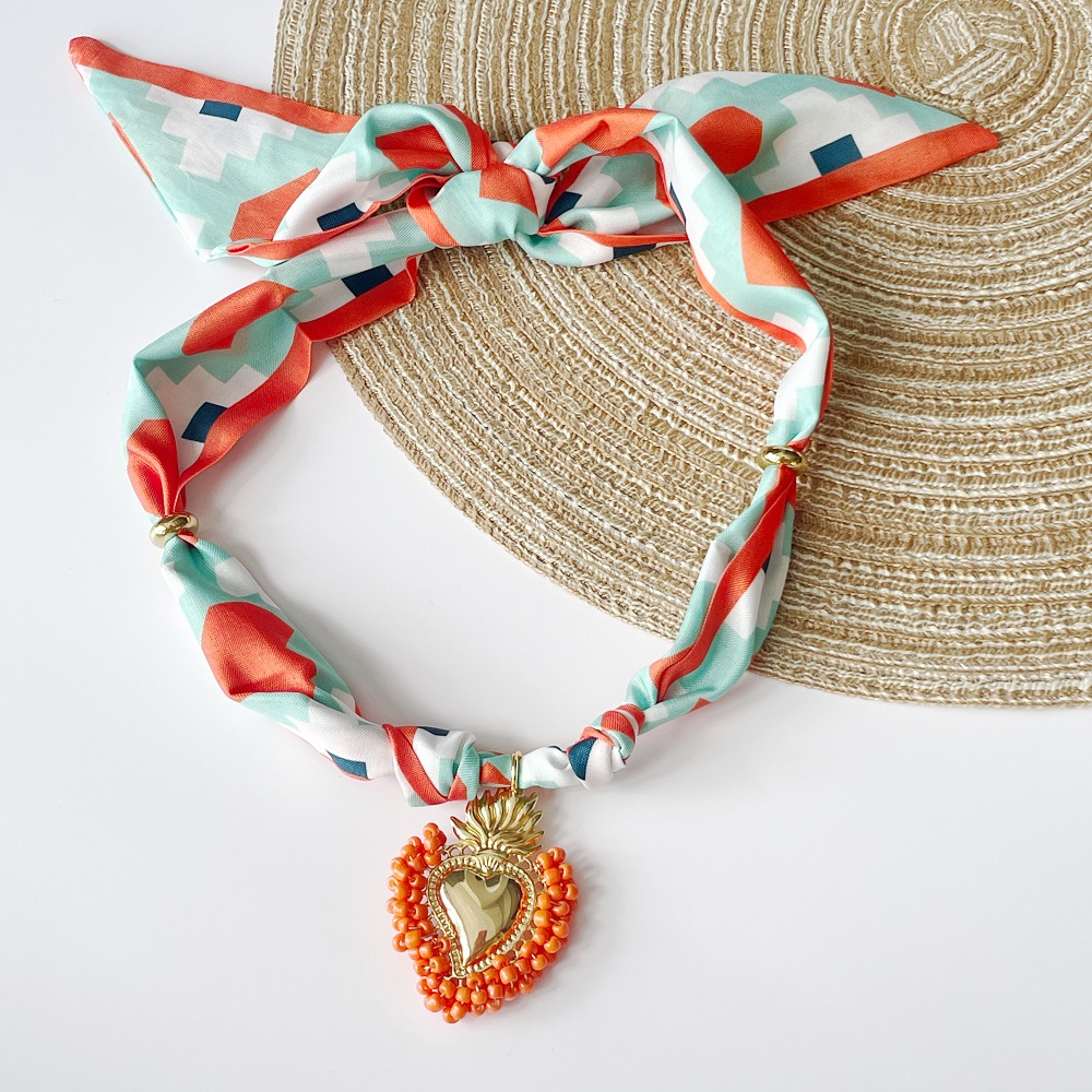 Pink Strawberry | Khaki Smile  Resin Heart Scarf Necklace with Shiny and Colorful Resin Beaded Heart Pendant Vintage Stackable Jewelry