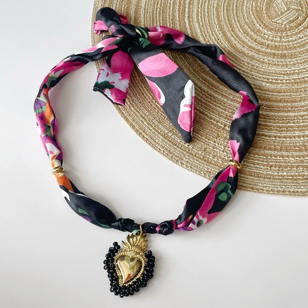 Pink Strawberry | Khaki Smile  Resin Heart Scarf Necklace with Shiny and Colorful Resin Beaded Heart Pendant Vintage Stackable Jewelry