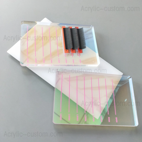 Wimpernpalette aus Acryl mit bunten Wimpernkacheln für Wimpernverlängerungsarbeiten