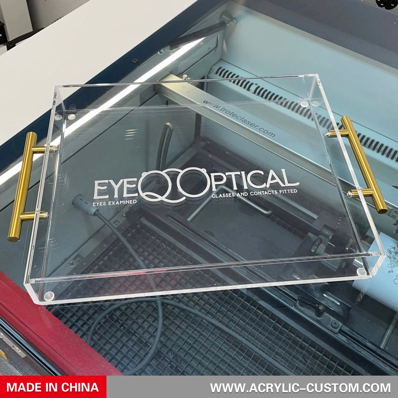 ルーサイト トレイ - ゴールド ハンドル付き透明アクリル トレイ