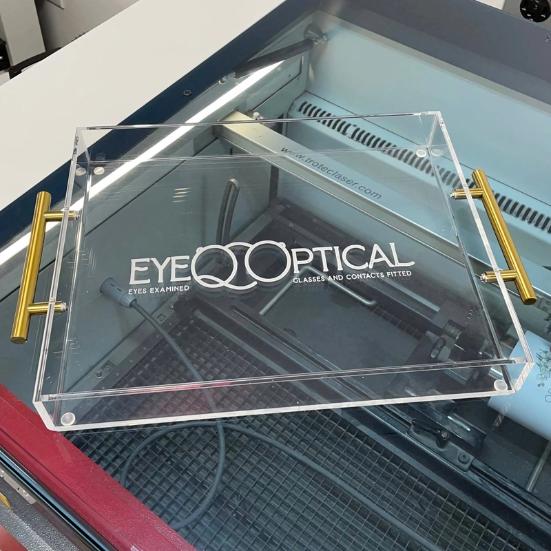 ルーサイト トレイ - ゴールド ハンドル付き透明アクリル トレイ