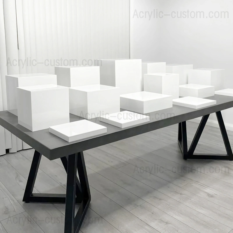 白いアクリル ライザー スタンド - 小売アクリル ディスプレイ ライザー