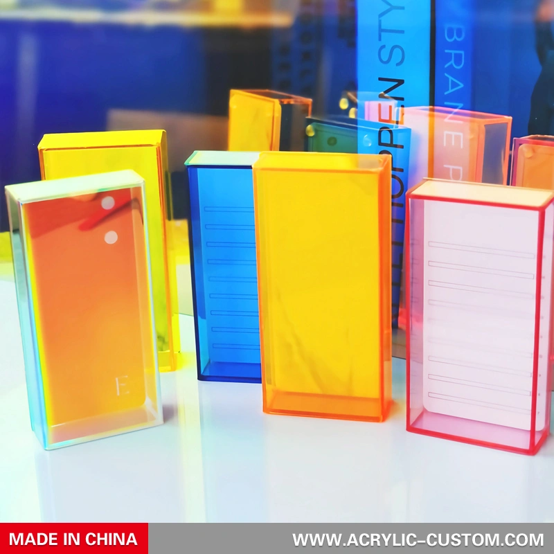 ラッシュ エクステンション タイル ボックス - アクリル カバー付きの虹色のラッシュ タイル