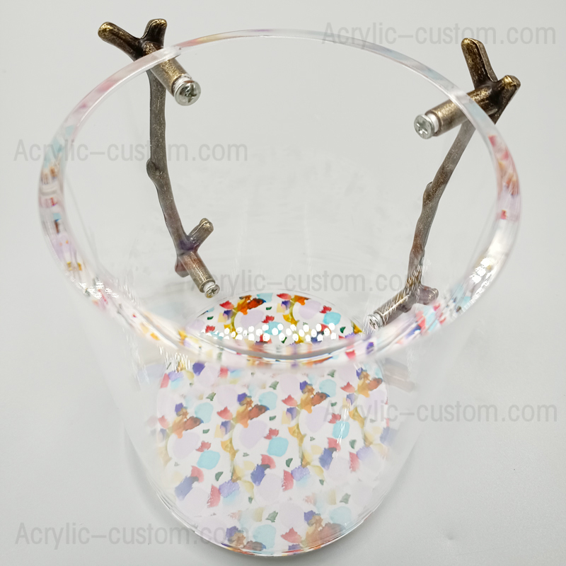 Runder Lucite-Waschbecher mit Metallgriff