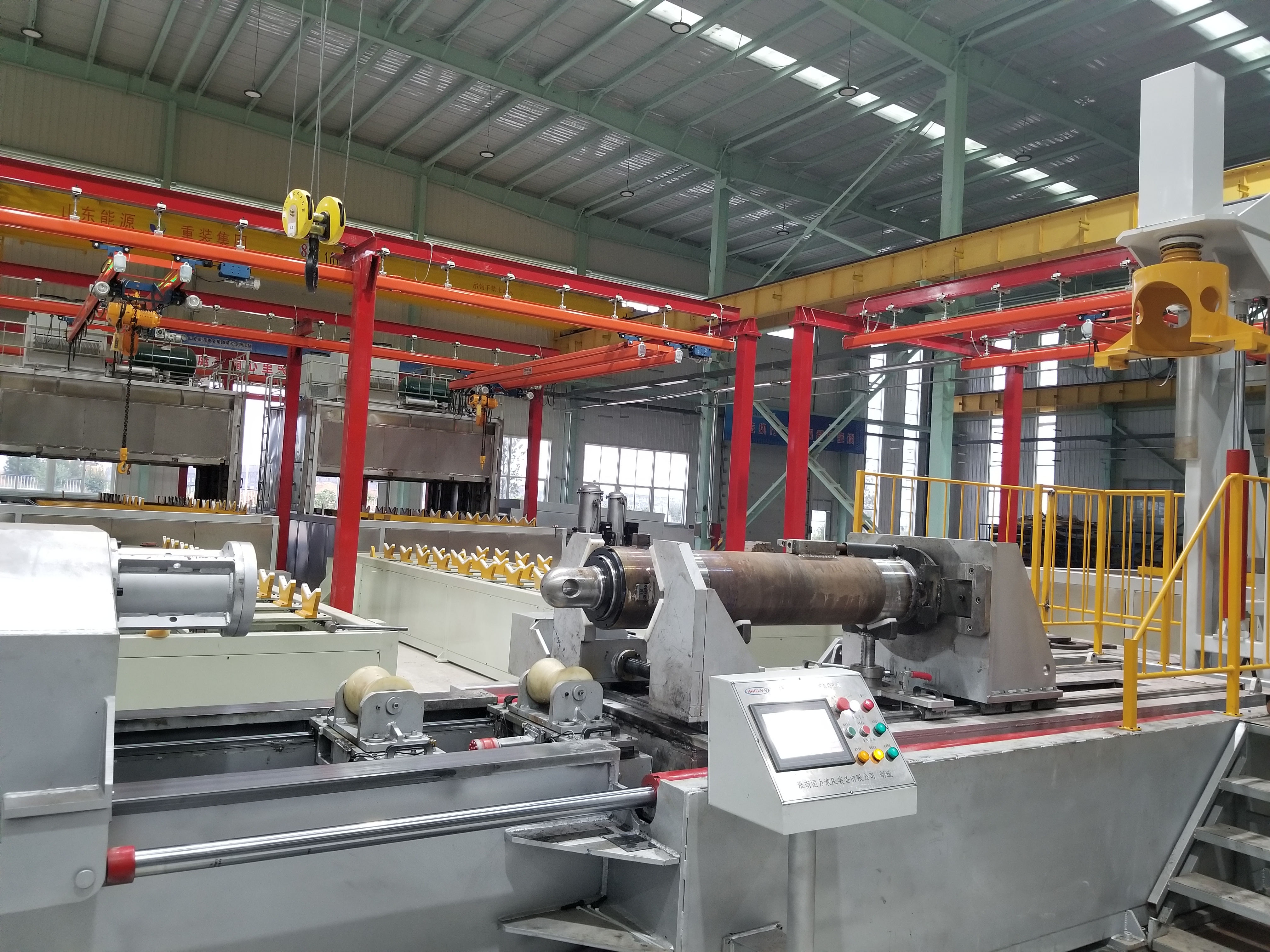 Hydraulic cylinder cleaning and testing production line