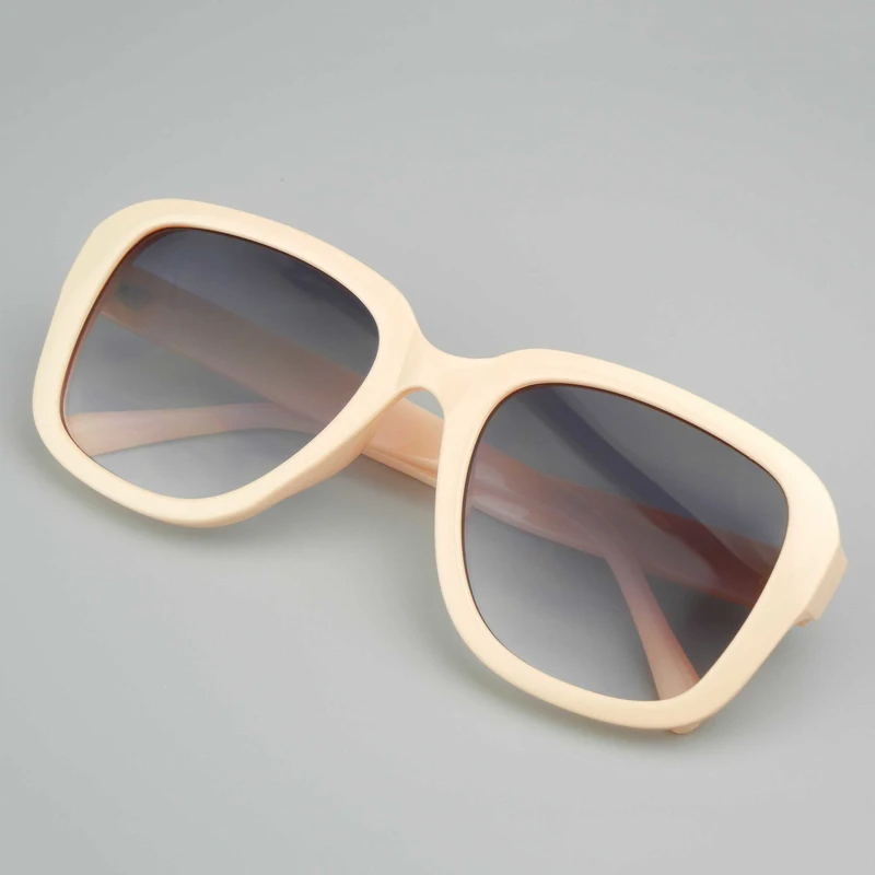 Stylish Square Framed Sunglasses With Gradient Lenses