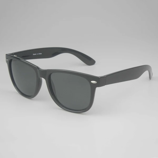 Black Classic Sunglasses With Metal Hinges