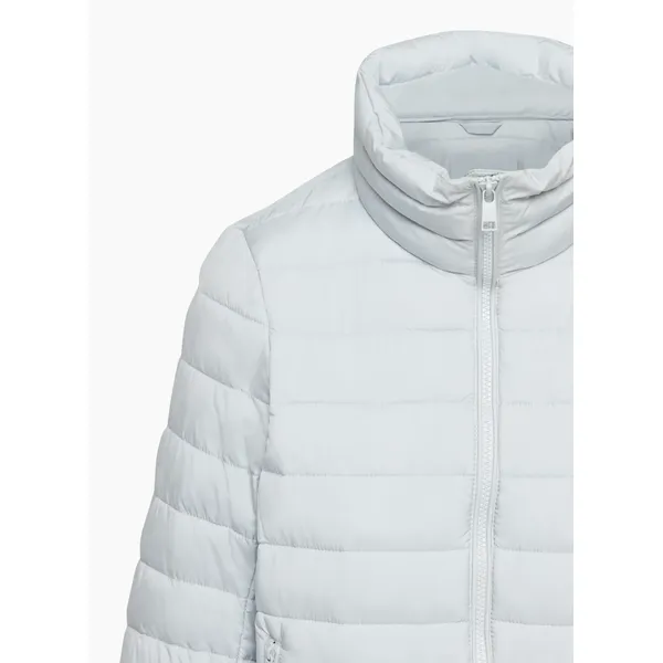 Short and Lightweight Down Filled Jacket: Stay Warm and Stylish