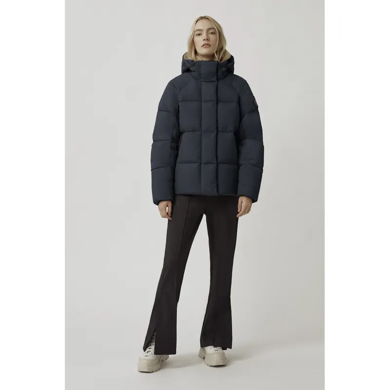 Women’s Parkas, Jackets, and Knitwear: Winter Essentials for Style and Comfort