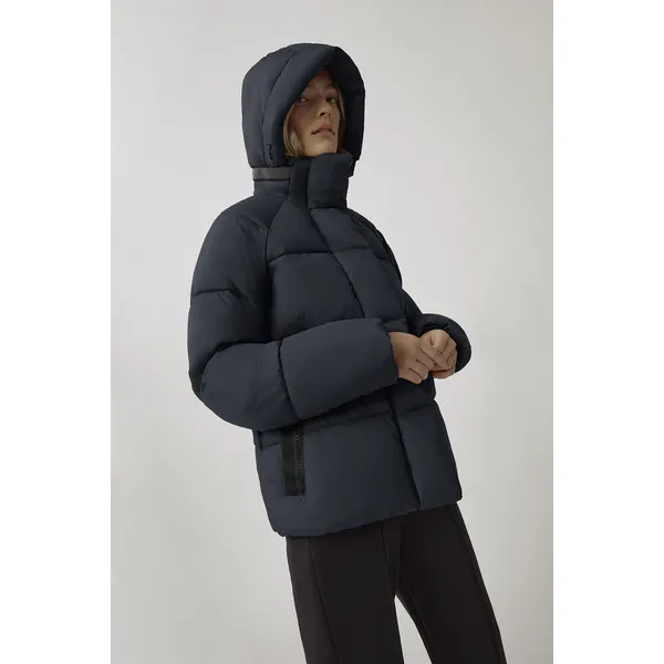 Women’s Parkas, Jackets, and Knitwear: Winter Essentials for Style and Comfort