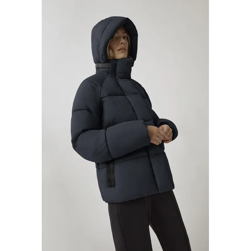 Women’s Parkas, Jackets, and Knitwear: Winter Essentials for Style and Comfort