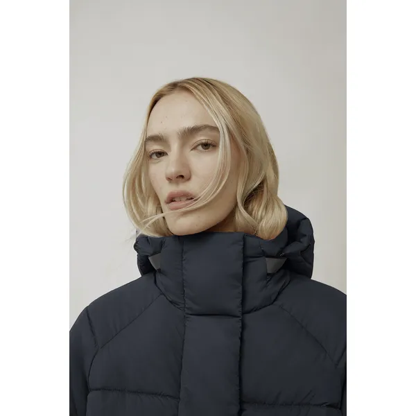 Women’s Parkas, Jackets, and Knitwear: Winter Essentials for Style and Comfort
