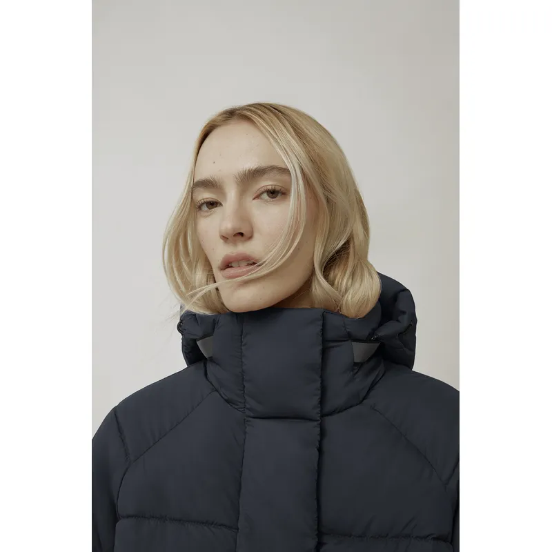 Women’s Parkas, Jackets, and Knitwear: Winter Essentials for Style and Comfort