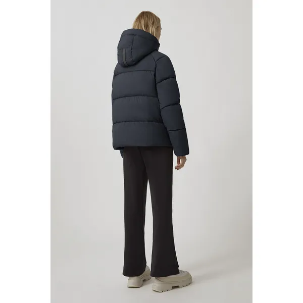Women’s Parkas, Jackets, and Knitwear: Winter Essentials for Style and Comfort