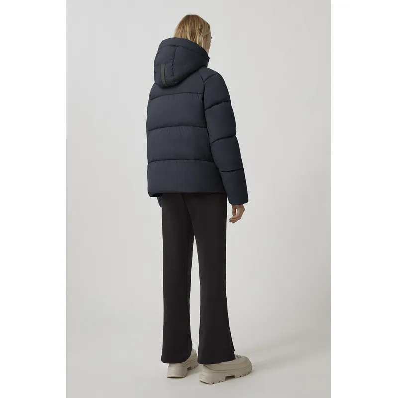 Women’s Parkas, Jackets, and Knitwear: Winter Essentials for Style and Comfort