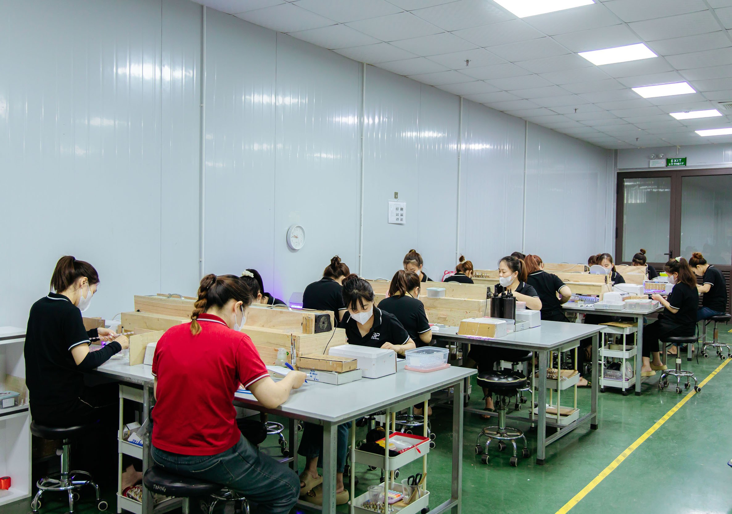 What Should You Look for in a Gel Polish Supplier? | Beyond The Peak