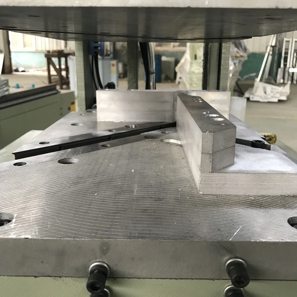 Máquina de Fabricación de Ventanas Y Puertas de PVC Precio de Fábrica