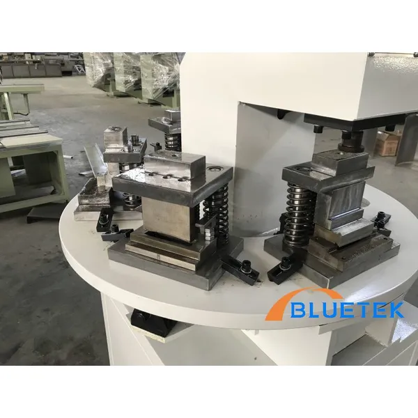 Punzonadora hidráulica de perfiles de aluminio - BLUETEK