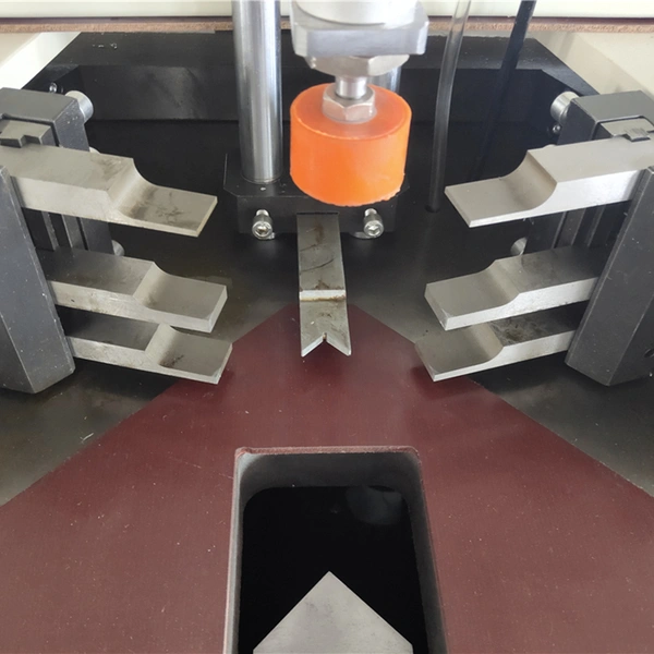 Máquina que prensa de la esquina del marco de aluminio