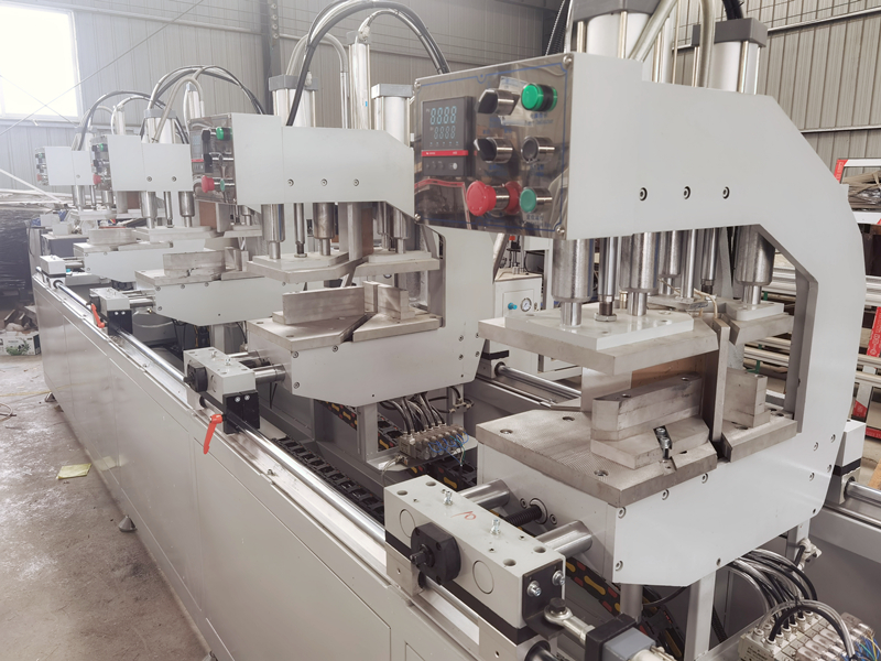 Máquina de soldadura de cuatro cabezales de ventanas de PVC