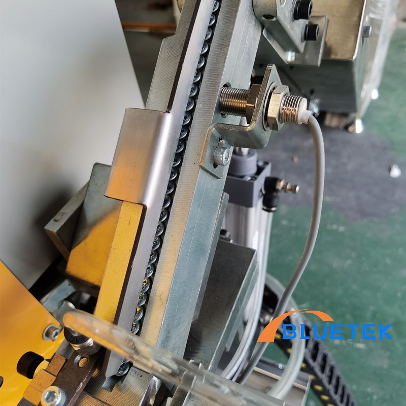 Máquina perforadora de tornillos para ventanas de PVC - BLUETEK