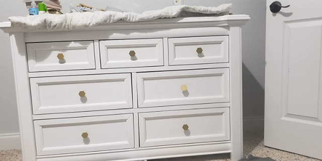 Replace the IKEA wooden knobs with qogrisun hex knobs that make them more modern and warm. 