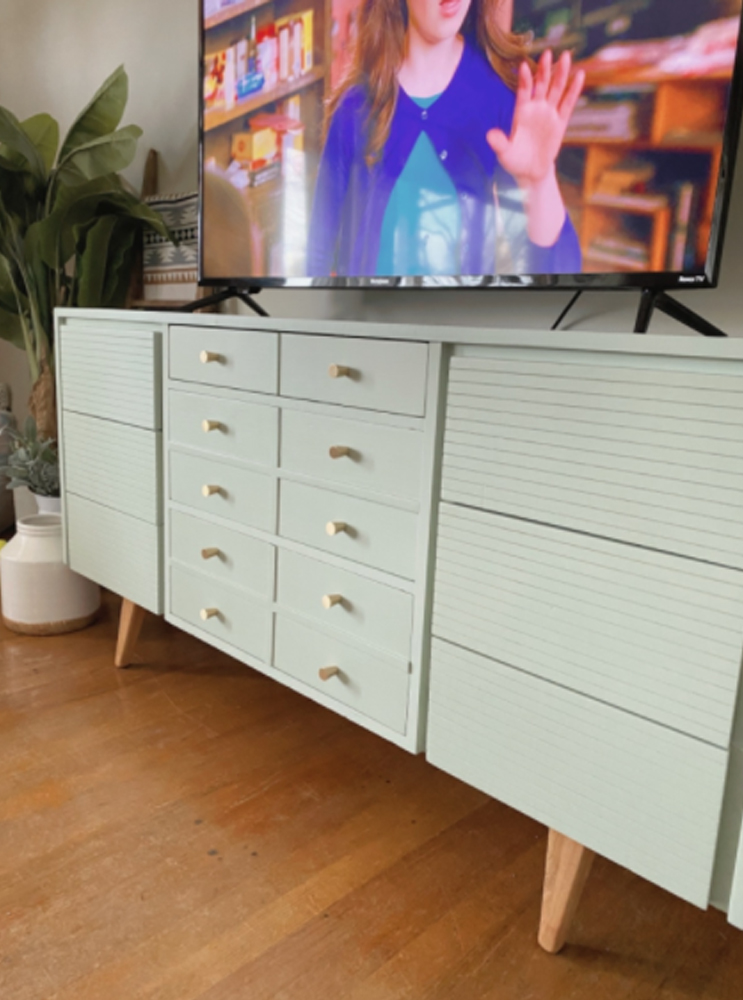 Using brass cone knobs to update the tv stand that is the only choice to make furniture mid-century looking and high-end feeling. 