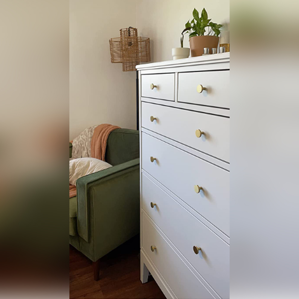 The IKEA dresser has been installed with qogrisun brass knobs which look high-end and fancy.