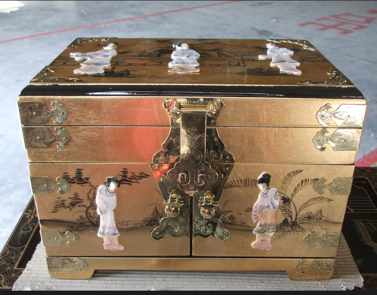 lacquer  oriental asia chinoiserie chinese furniture gold  hand painted fengshui jewelry mother of pearl inlaid box