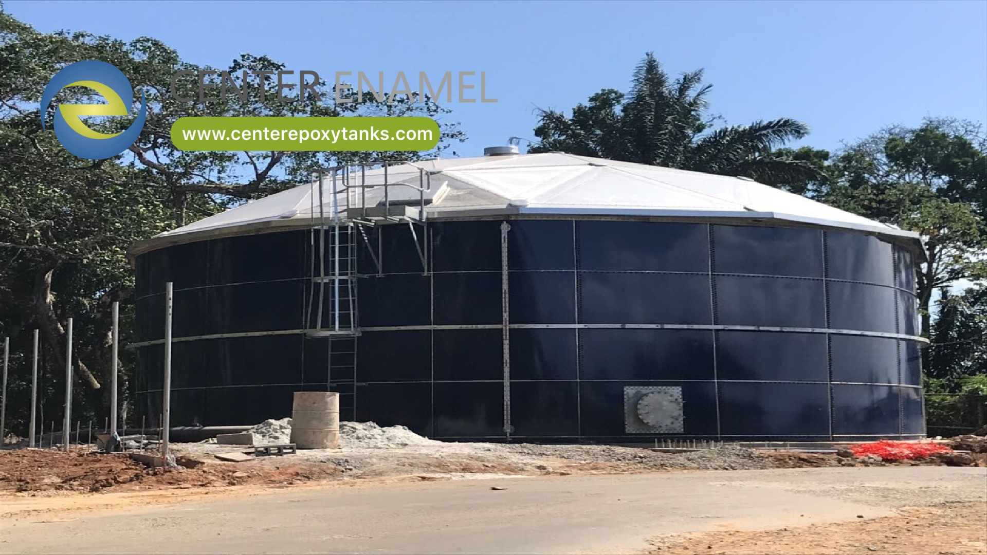 Floating Roofs For Used Motor Oil Storage Tanks.jpg