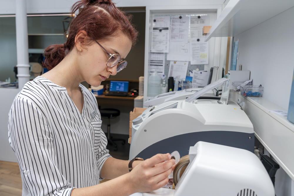 Ophthalmic Lens Cutting Control System Supplier Selection Guide for 2026