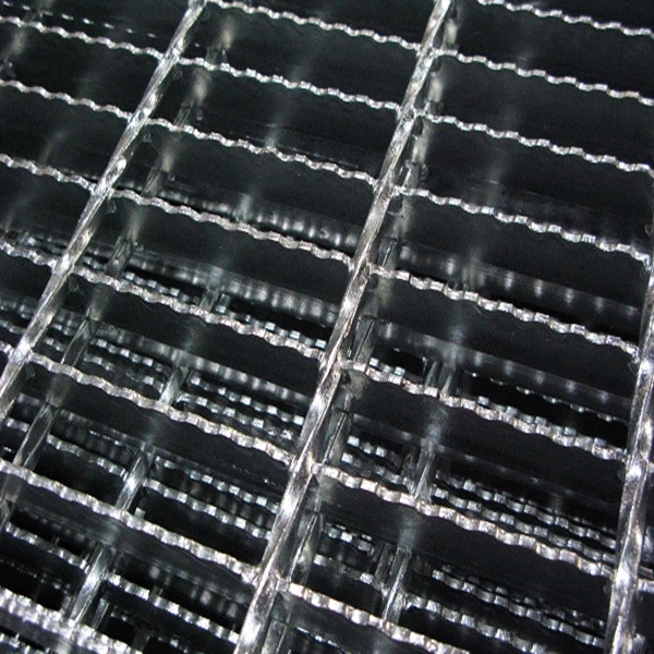 Galvanized steel gratings for working platforms