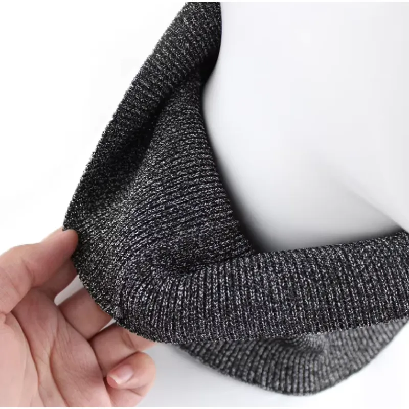 Im Angebot sind schnittfeste Halstücher, schnittfeste Schals im beliebten Stil  