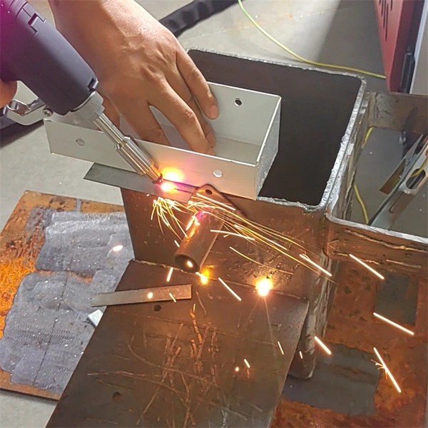 Portable Water- cooled Laser Soldering Speedy Laser Hand Held 1500W Fiber Laser Soldering Machine